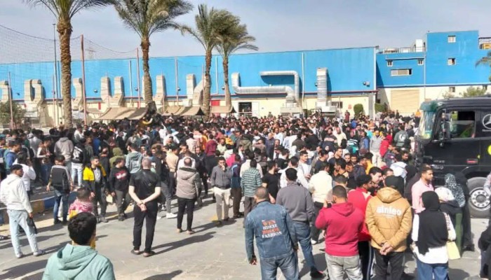 عمال «چيد تكستايل» بالشرقية والإسماعيلية يضربون عن العمل لتدني أجورهم