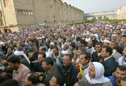 إضراب عمال «جيد للغزل والنسيج» يكشف غضبًا حقوقيًا متصاعدًا ضد سحق الأجور في مصر