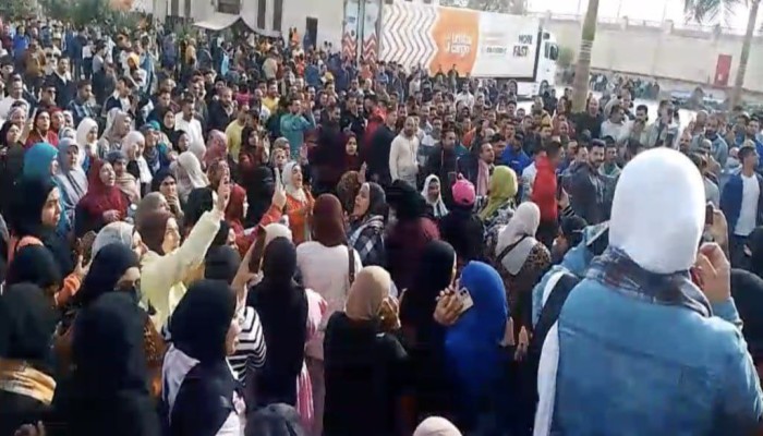 عمال «چيد تكستايل» يوسّعون احتجاجاتهم والإدارة ترد بإجازة إجبارية في مصنع العاشر لكسر الإضراب