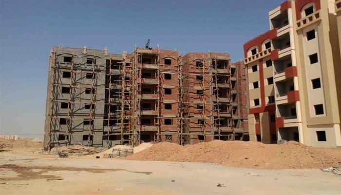 قانون الضريبة العقارية.. تشريع جديد يطارد المصريين الفقراء ويعفى “حيتان” التطوير العقاري