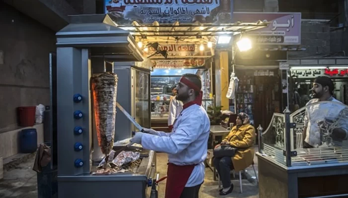 ليسوا ضيوفا وليسوا لاجئين!