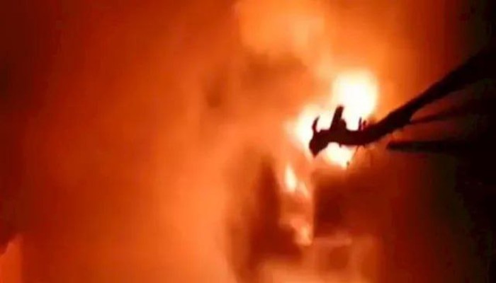 حريق هائل في شونة أخشاب بالدقهلية يُصيب 8 أشخاص ويثير الذعر بين الأهالي