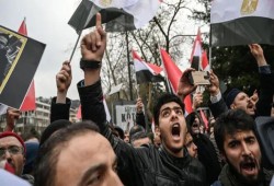 تقرير حقوقي يرصد تصاعد استهداف النشطاء المصريين بالخارج وتوسّع “القمع العابر للحدود”