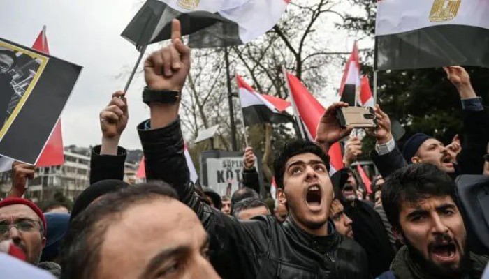 تقرير حقوقي يرصد تصاعد استهداف النشطاء المصريين بالخارج وتوسّع “القمع العابر للحدود”