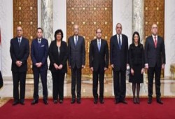 وزراء تحت الشبهات ومحاكمات الفساد.. جدل واسع حول نزاهة التشكيل الوزاري الذي اعتمده السيسي