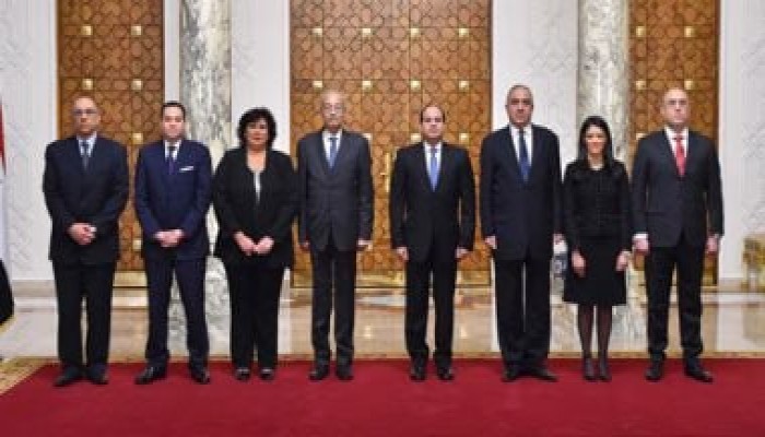 وزراء تحت الشبهات ومحاكمات الفساد.. جدل واسع حول نزاهة التشكيل الوزاري الذي اعتمده السيسي