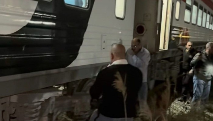 شاهد|| خروج قطار عن القضبان بين محطتي كفر الدوار وسيدي جابر