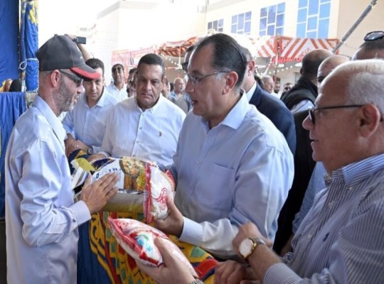 مدبولي يتحدث عن “تحسن الاقتصاد”.. وخبراء: المواطن لا يجد أثرًا في فاتورته اليومية