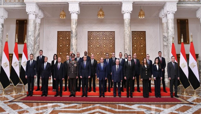 الإذاعة الألمانية|| المصريون يتجاهلون التشكيل الحكومي الجديد تحت وطأة الأزمة الاقتصادية