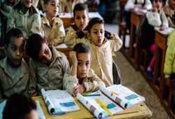 التعليم تحت الفساد المالي: معلم الحصة بلا رواتب منذ أكثر من 3 شهور.. و4 آلاف جنيه لكتب الابتدائي و8 مليارات للتابلت