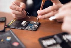  أسباب تفسر أسباب التكلفة الباهظة لإصلاح الهواتف الذكية 