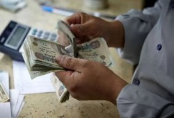 عضمة الـ 400 جنيه.. السيسي يصدم المصريين بتأجيل رفع الحد الأدنى للأجور إلى الموازنة الجديدة