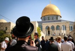 صهاينة يقتحمون الأقصى بطقوس ورقص جماعي لفرض الأمر الواقع بالقدس