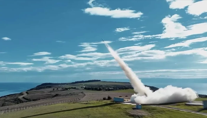 إنذار وهمي على بُعد 2000 كم!.. الحقيقة الكاملة وراء “صاروخ جينك” الذي أرعب المنصات