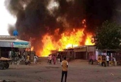 تصعيد دامٍ في السودان وضغوط إنسانية عابرة للحدود.. قصف الأسواق والمستشفيات يتزامن مع ترحيل سودانيين من مصر