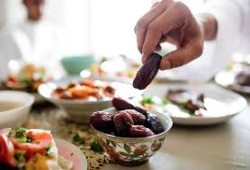 كيف تستغل شهر رمضان للحفاظ على صحتك وإنقاص وزنك؟ 