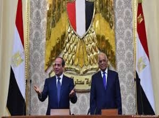 عودة مبكرة لملف الدستور: تمهيد جديد لإطالة حكم السيسي؟