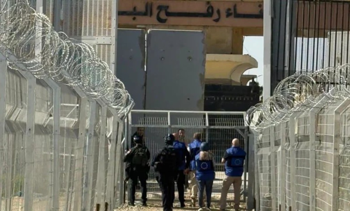 معبر رفح بعد أسبوعين من إعادة التشغيل.. 50 عابرًا يوميًا وشاحنات أقل من احتياجات غزة