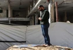 الجارديان || رمضان في غزة: صلاة من أجل الرحمة وتقاسم القليل وشمعة واحدة للأمل