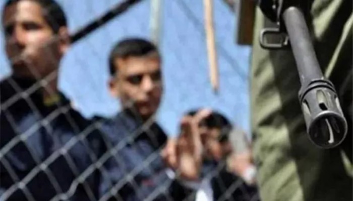 إدارة السجون الإسرائيلية تحوّل شهر رمضان  إلى أداة عقاب منظم .. سجن عوفر يحرم الأسرى من الأذان والصيام