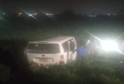 بالأسماء...إصابة 17 من أبناء ملوي في تصادم مروع بالطريق الدائري