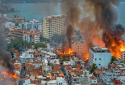 شاهد || هجمات انتقامية في المكسيك ردًا على مقتل زعيم عصابة مخدرات.. وسيناريو العرجاني ونخنوخ قد يتكرر بمصر