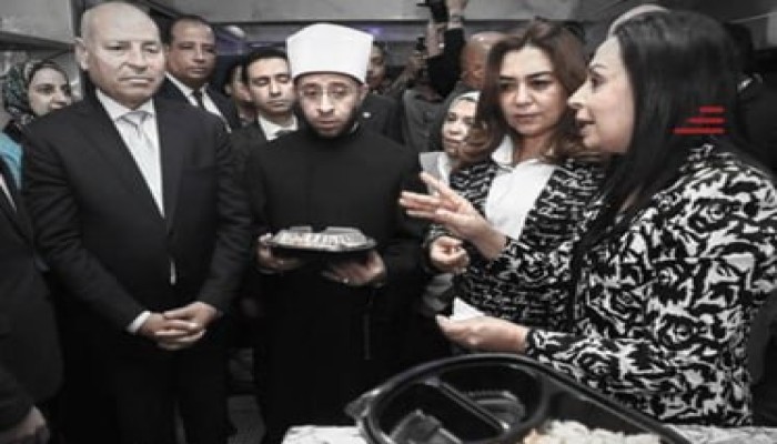 مبادرة «أبواب الخير» مسروقة من أموال الشعب...غضب المصريين من مبادرات "السيسي" للشو الرخيص