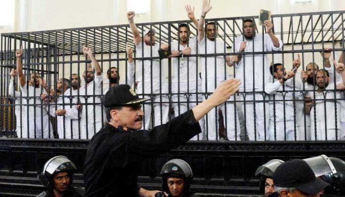 بالأسماء.. عشرات المعتقلين بالقاهرة والشرقية  يعودون إلى منازلهم بعد إجراءات إخلاء سبيل