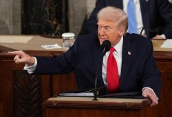 ترامب يطالب بترحيل عضوتين مسلمتين بالكونجرس