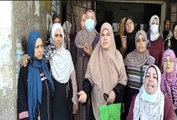 بعد خصم "ألف جنيه" من رواتبهم ..عاملات نظافة بصحة أشمون يتظاهرن طلبًا لمنحة العمالة غير المنتظمة