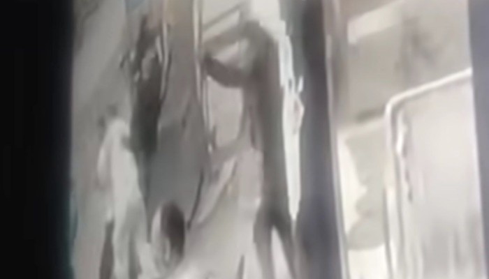 بالفيديو.. اعتداء على صاحب مقهى في القليوبية بالأسلحة البيضاء