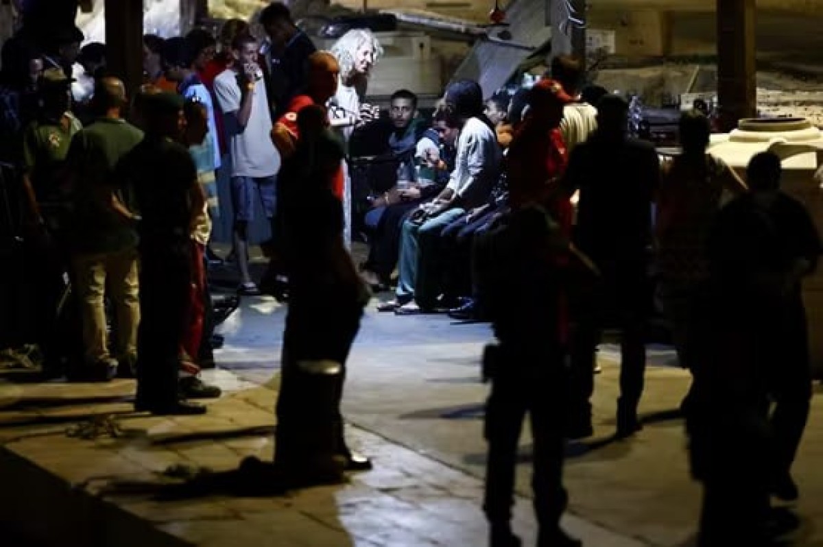 مصرع 3 مصريين هربوا من الفقر والجوع في قارب موت بالمتوسط.. والحكومة تكتفي بتحذيرات رسمية وتتهرب من المسؤولية