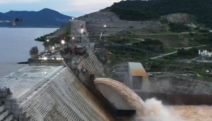 تسرب المياه من سد النهضة.. تحذيرات علمية من «فواقد خفية» ونظام زلزالي ناشئ يهدد أمان السد وحصص دول المصب