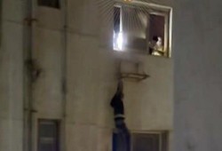 بالفيديو|| محاولة هروب خطرة لحرامي عبر النوافذ في برج سكني بالمعادي,,حصاد الفقر يتواصل