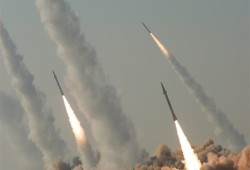 انفجارات وصفارات في الخليج بعد هجوم أمريكي–إسرائيلي على إيران.. حرب القواعد تطرق أبوابها