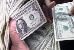 تصعيد إيران يلقي بظلاله على القاهرة.. “الأموال الساخنة” تهدد الجنيه والدولار قد يقترب من 52 جنيهًا