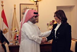 بين القبض والإفراج: النيابة تُخلي سبيل المحامي في قضية وزيرة الثقافة.. والإعلام يسلط الضوء على لمس ترك الشيخ لكتفها