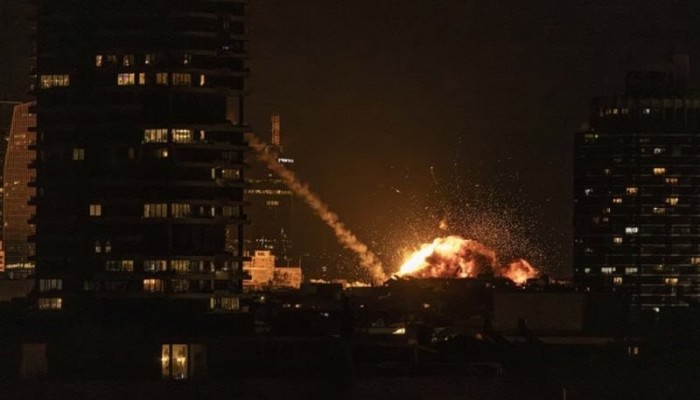 الحرس الثوري الإيراني يعلن استهداف القدس وتل أبيب ويحذر من هجمات أقوى.. وتقارير تفيد بمقتل خامنئي