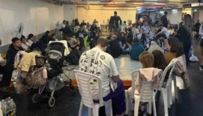 شاهد|| صافرات الإنذار تشل إسرائيل و صواريخ إيران تدفع الإسرائيليين إلى الملاجئ