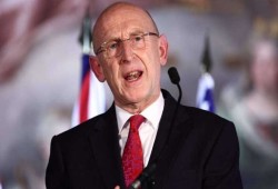 وزير الدفاع البريطاني جون هيلي: صواريخ إيران تقترب من قواعدنا بقبرص.. وبريطانيا في قلب المواجهة بالشرق الأوسط