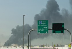 فيديو || هجمات إيرانية تضرب الإمارات وتخلف أضرارًا في مطار دبي وحريقًا في "جبل علي"
