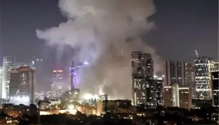 صواريخ من لبنان إلى حيفا وغارات على الضاحية: توسّع المواجهة يضع المنطقة على حافة حرب إقليمية شاملة