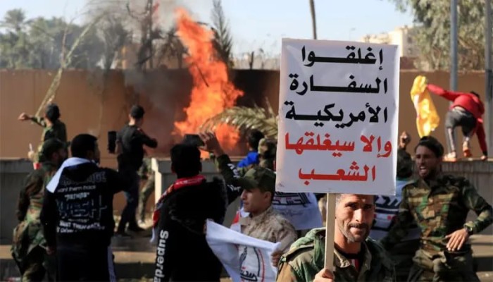 السفارات الأمريكية في الشرق الأوسط ترفع حالة الطوارئ تحسبًا لهجمات إيرانية
