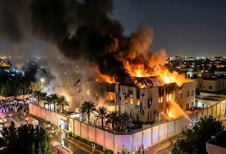 بالفيديو|| مسيرات تضرب السفارة الأمريكية في الرياض