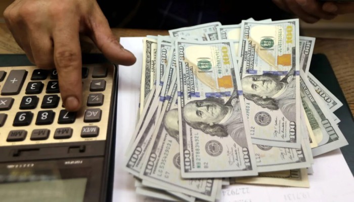 عقود التأمين تقفز إلى 326 نقطة أساس: الديون المصرية تحت ضغط الحرب وخروج 3 مليارات دولار