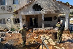 فيديو || إصابة 4 صهاينة بسقوط صاروخ في الجليل أطلقه حزب الله