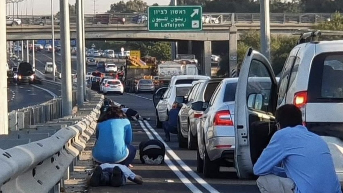 فيديو || انفجارات تهز تل أبيب والقدس وصفارات الإنذار تمتد من إيلات إلى الجليل