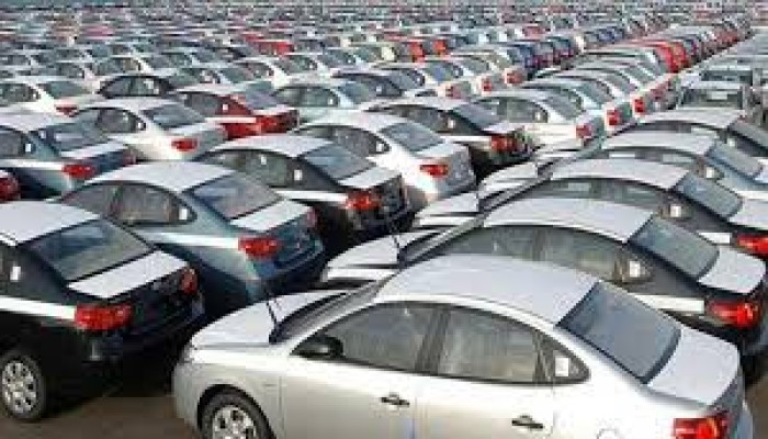 بعد تجاوز الدولار حاجز 50 جنيهًا.. الحرب على إيران ترفع أسعار السيارات في مصر