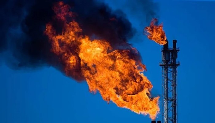 ضربات إيران تنقل الحرب إلى قلب الطاقة: رأس لفان ورأس تنورة والكويت في مرمى النار.. وهرمز يختنق