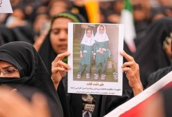 الجارديان || قصف مدرسة ميناب: كيف وقعت أسوأ مجزرة في حرب إيران